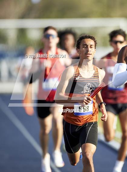 Thumbnail 2 in Bob Hayes Invitational (4x1600) photogallery.