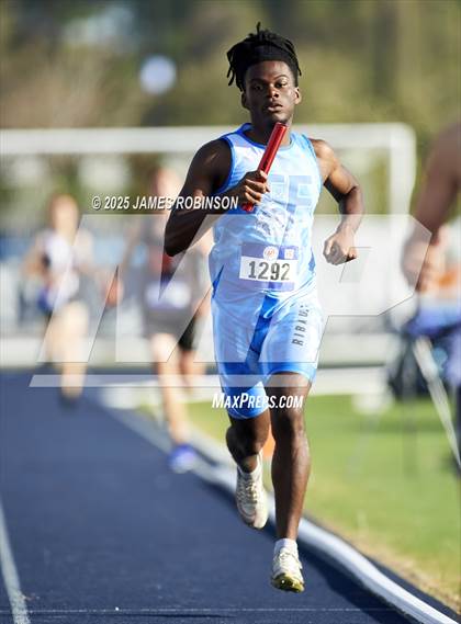 Thumbnail 2 in Bob Hayes Invitational (4x1600) photogallery.