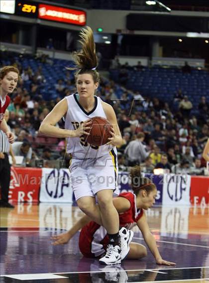 Thumbnail 1 in Carondelet vs. Oak Ridge (CIF NorCal D2 Final) photogallery.