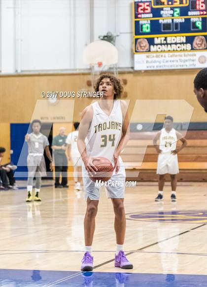 Thumbnail 3 in Castro Valley vs. Hayward (Warren Morse Memorial Tournament) photogallery.