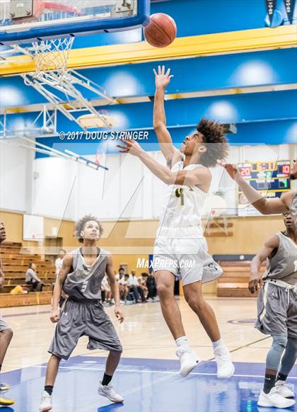 Thumbnail 2 in Castro Valley vs. Hayward (Warren Morse Memorial Tournament) photogallery.