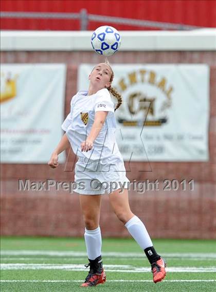 Thumbnail 3 in MacArthur vs Arlington (NYSPHSAA Class AA Final) photogallery.