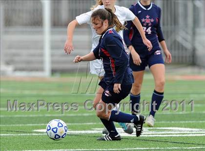 Thumbnail 2 in MacArthur vs Arlington (NYSPHSAA Class AA Final) photogallery.