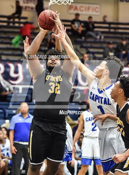 Thumbnail 2 in Capital Christian vs. Bishop O'Dowd (MaxPreps/DSL MLK Classic) photogallery.