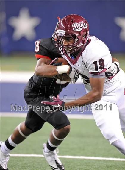 Thumbnail 2 in Liberty vs. Bastrop (4A Division 2 Region 2 Semifinals) photogallery.