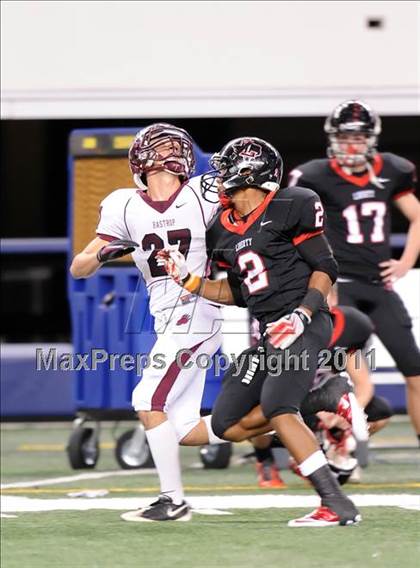 Thumbnail 2 in Liberty vs. Bastrop (4A Division 2 Region 2 Semifinals) photogallery.