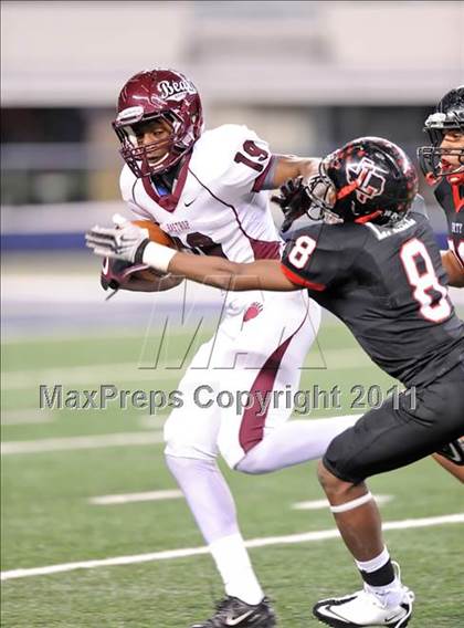 Thumbnail 2 in Liberty vs. Bastrop (4A Division 2 Region 2 Semifinals) photogallery.