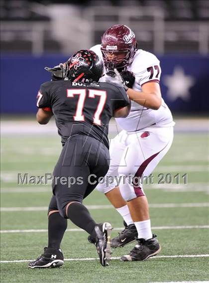 Thumbnail 2 in Liberty vs. Bastrop (4A Division 2 Region 2 Semifinals) photogallery.