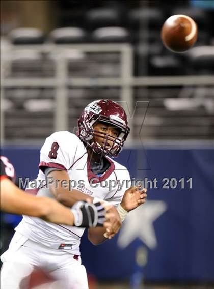 Thumbnail 3 in Liberty vs. Bastrop (4A Division 2 Region 2 Semifinals) photogallery.