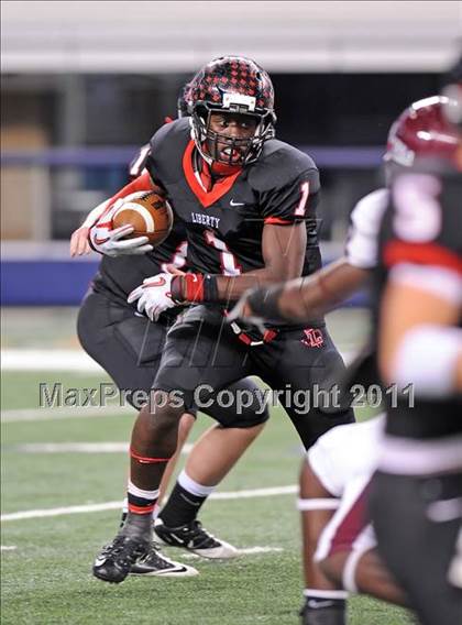 Thumbnail 3 in Liberty vs. Bastrop (4A Division 2 Region 2 Semifinals) photogallery.