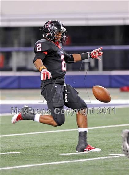 Thumbnail 3 in Liberty vs. Bastrop (4A Division 2 Region 2 Semifinals) photogallery.