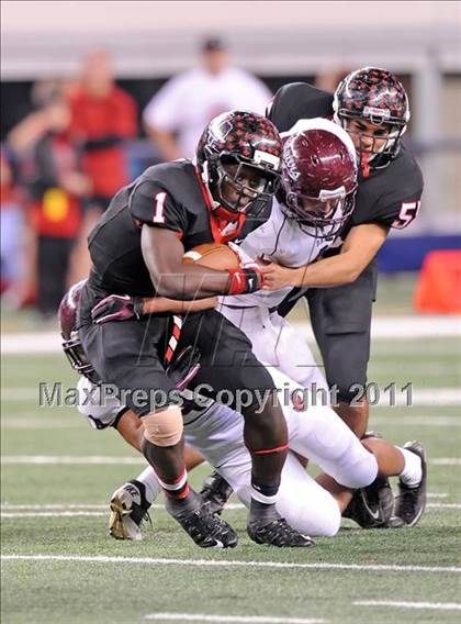 Thumbnail 2 in Liberty vs. Bastrop (4A Division 2 Region 2 Semifinals) photogallery.