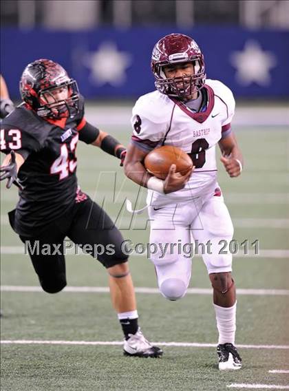 Thumbnail 2 in Liberty vs. Bastrop (4A Division 2 Region 2 Semifinals) photogallery.