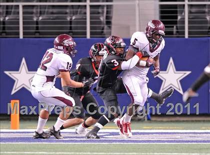 Thumbnail 2 in Liberty vs. Bastrop (4A Division 2 Region 2 Semifinals) photogallery.