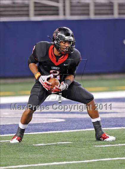 Thumbnail 2 in Liberty vs. Bastrop (4A Division 2 Region 2 Semifinals) photogallery.