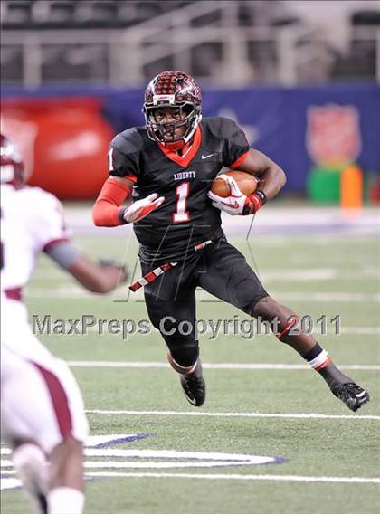 Thumbnail 3 in Liberty vs. Bastrop (4A Division 2 Region 2 Semifinals) photogallery.