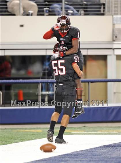 Thumbnail 1 in Liberty vs. Bastrop (4A Division 2 Region 2 Semifinals) photogallery.