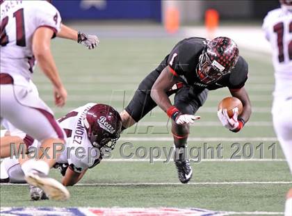 Thumbnail 2 in Liberty vs. Bastrop (4A Division 2 Region 2 Semifinals) photogallery.