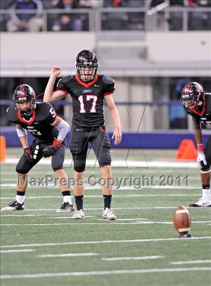 Thumbnail 2 in Liberty vs. Bastrop (4A Division 2 Region 2 Semifinals) photogallery.