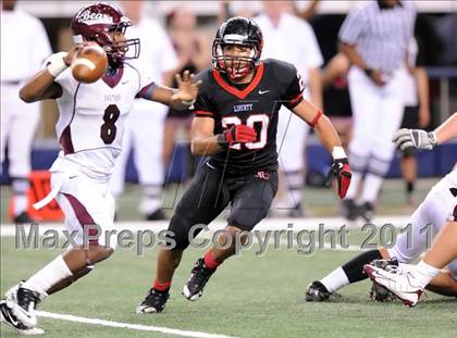 Thumbnail 2 in Liberty vs. Bastrop (4A Division 2 Region 2 Semifinals) photogallery.