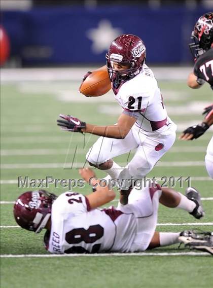Thumbnail 2 in Liberty vs. Bastrop (4A Division 2 Region 2 Semifinals) photogallery.