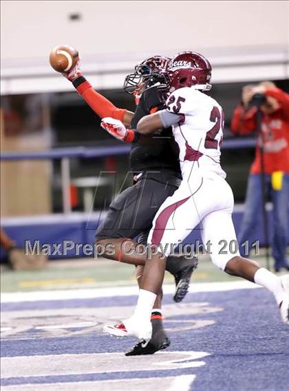 Thumbnail 3 in Liberty vs. Bastrop (4A Division 2 Region 2 Semifinals) photogallery.