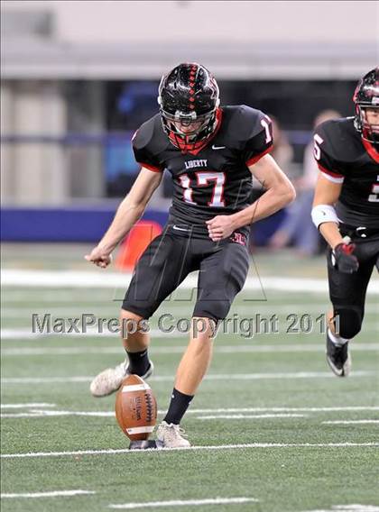 Thumbnail 3 in Liberty vs. Bastrop (4A Division 2 Region 2 Semifinals) photogallery.