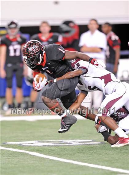 Thumbnail 3 in Liberty vs. Bastrop (4A Division 2 Region 2 Semifinals) photogallery.