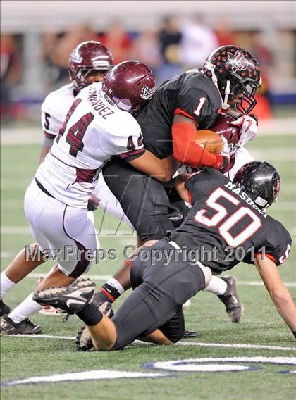 Thumbnail 2 in Liberty vs. Bastrop (4A Division 2 Region 2 Semifinals) photogallery.