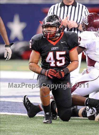 Thumbnail 3 in Liberty vs. Bastrop (4A Division 2 Region 2 Semifinals) photogallery.