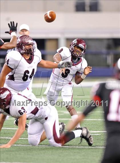 Thumbnail 2 in Liberty vs. Bastrop (4A Division 2 Region 2 Semifinals) photogallery.