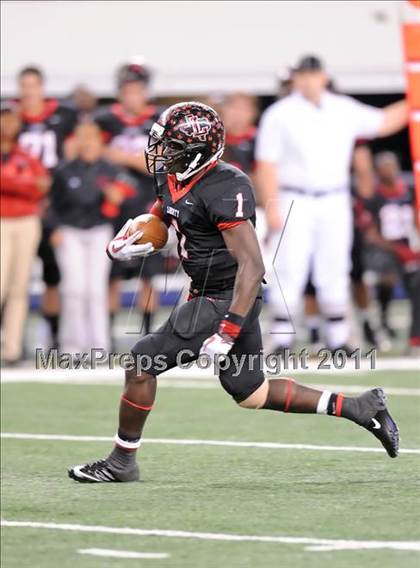 Thumbnail 2 in Liberty vs. Bastrop (4A Division 2 Region 2 Semifinals) photogallery.