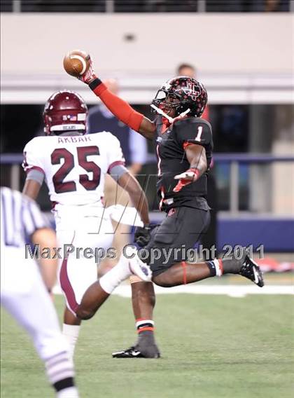 Thumbnail 2 in Liberty vs. Bastrop (4A Division 2 Region 2 Semifinals) photogallery.