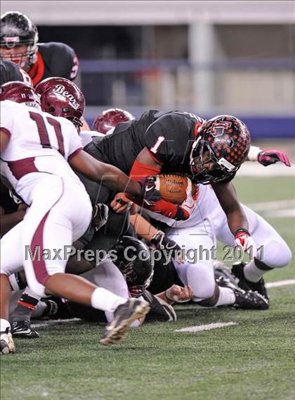 Thumbnail 1 in Liberty vs. Bastrop (4A Division 2 Region 2 Semifinals) photogallery.