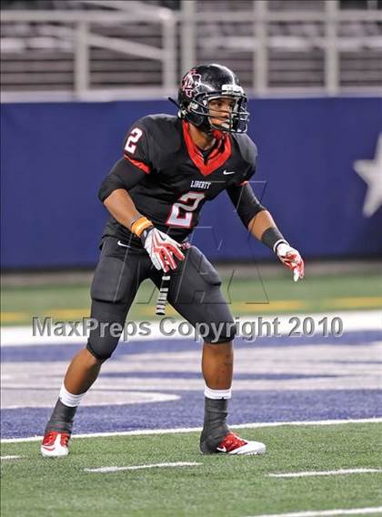 Thumbnail 1 in Liberty vs. Bastrop (4A Division 2 Region 2 Semifinals) photogallery.