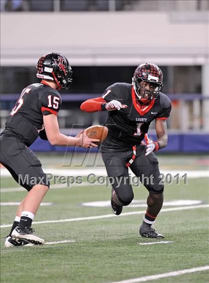 Thumbnail 1 in Liberty vs. Bastrop (4A Division 2 Region 2 Semifinals) photogallery.
