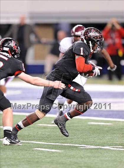 Thumbnail 2 in Liberty vs. Bastrop (4A Division 2 Region 2 Semifinals) photogallery.