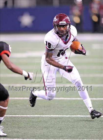Thumbnail 3 in Liberty vs. Bastrop (4A Division 2 Region 2 Semifinals) photogallery.