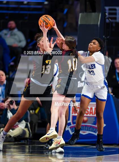 Thumbnail 1 in Cherokee vs East Bladen (NCHSAA 1A Final) photogallery.