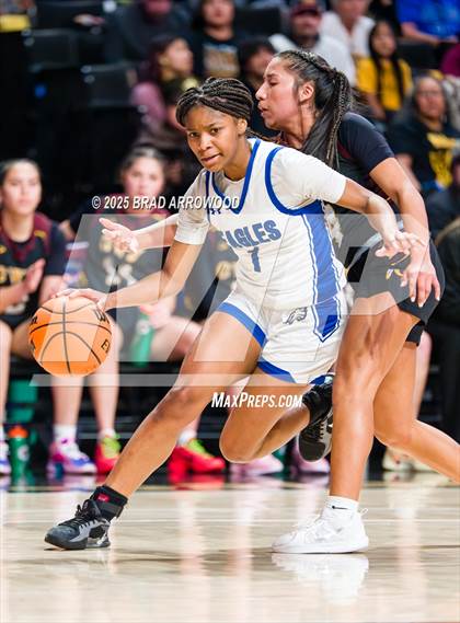Thumbnail 1 in Cherokee vs East Bladen (NCHSAA 1A Final) photogallery.