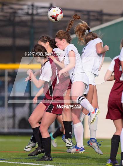 Thumbnail 3 in Menlo School vs Sacred Heart Prep photogallery.