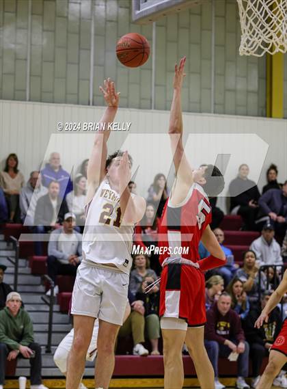 Thumbnail 1 in Weymouth vs Barnstable (MIAA Division 1 Preliminary Round) photogallery.