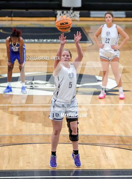 Thumbnail 2 in Purnell Swett vs. Lake View (2023 Robeson County Shootout) photogallery.