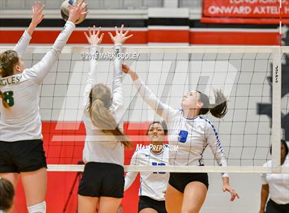 Thumbnail 3 in Wortham vs. Valley Mills (UIL Div 2 Area Playoff) photogallery.