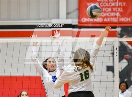 Thumbnail 3 in Wortham vs. Valley Mills (UIL Div 2 Area Playoff) photogallery.