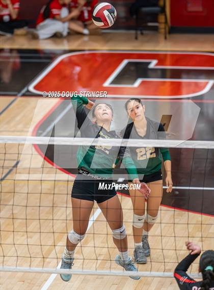 Thumbnail 2 in Moreau Catholic @ James Logan photogallery.