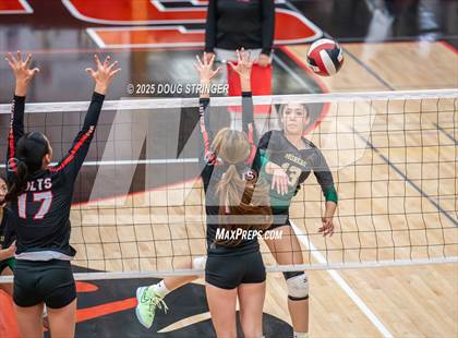 Thumbnail 2 in Moreau Catholic @ James Logan photogallery.