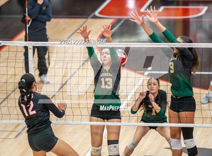 Thumbnail 2 in Moreau Catholic @ James Logan photogallery.