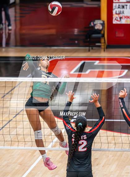Thumbnail 3 in Moreau Catholic @ James Logan photogallery.