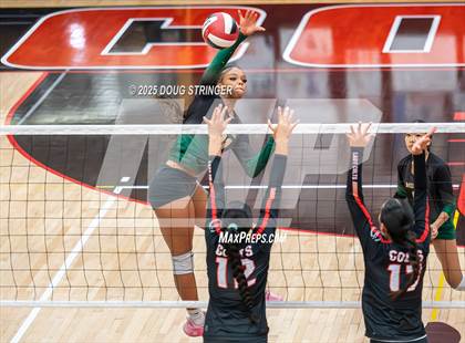 Thumbnail 3 in Moreau Catholic @ James Logan photogallery.